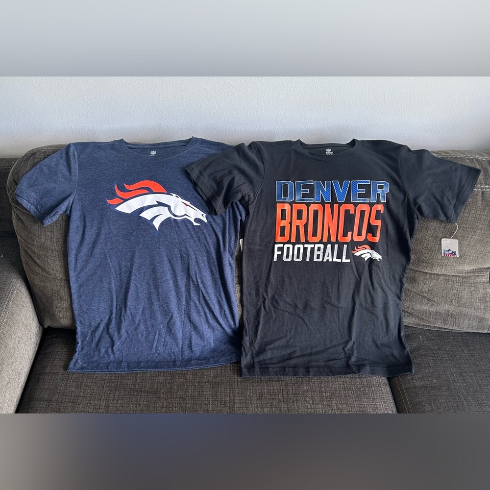 LOT x 2 NFL Team Denver Broncos Football T-Shirt Youth Sz M ( 10 / 12 ) - Picture 1 of 8